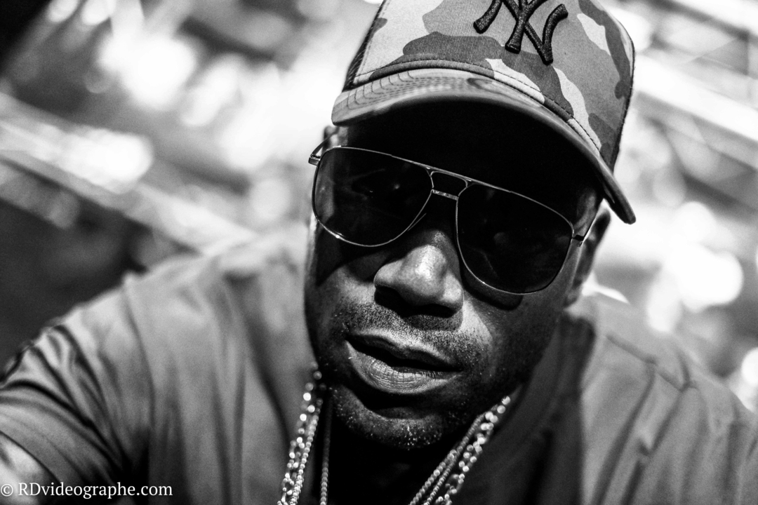 Portrait homme lunette de soleil