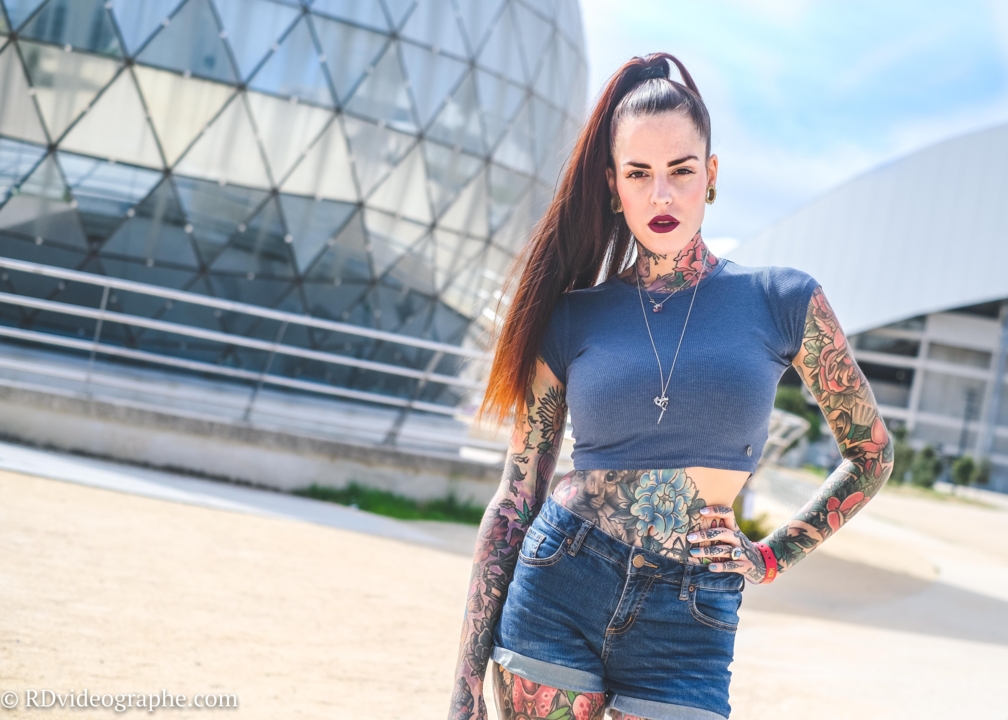 Portrait femme tatouée